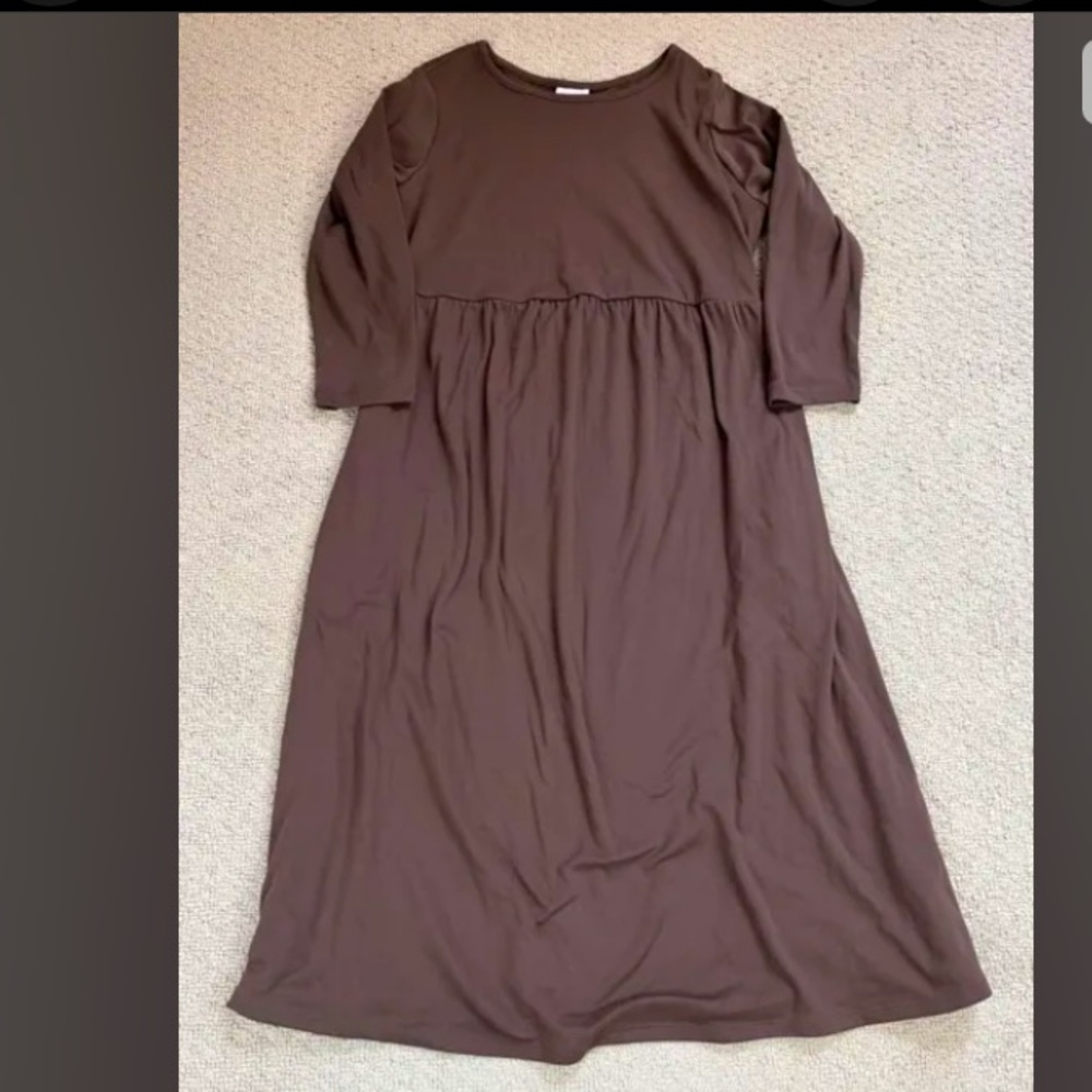 Isabel Maternity Midi Dress size Medium with 3/4 sleeves by Ingrid & Isabel